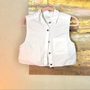 Cropped sleeveless button down shirt